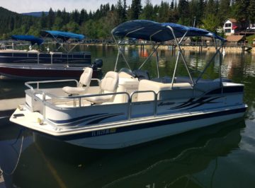 Click here for more photo of the Hurricane Fun Deck Boat